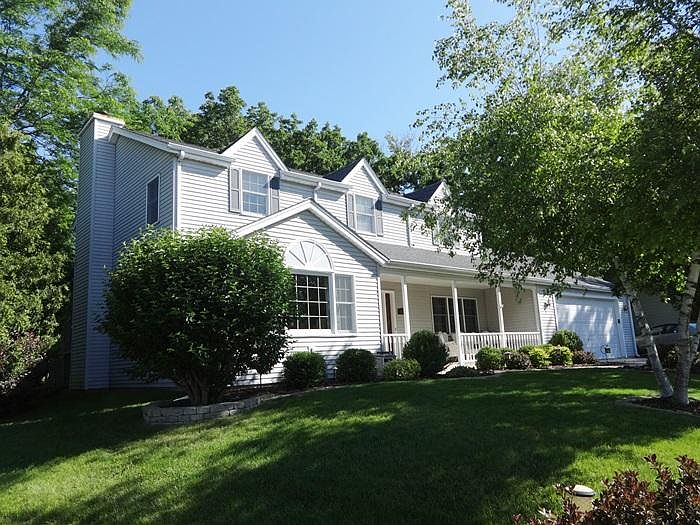 1st image of 528 Fox River Hills Dr