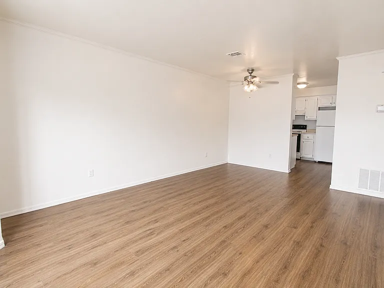 Cape Cod Apartments — Photo 25