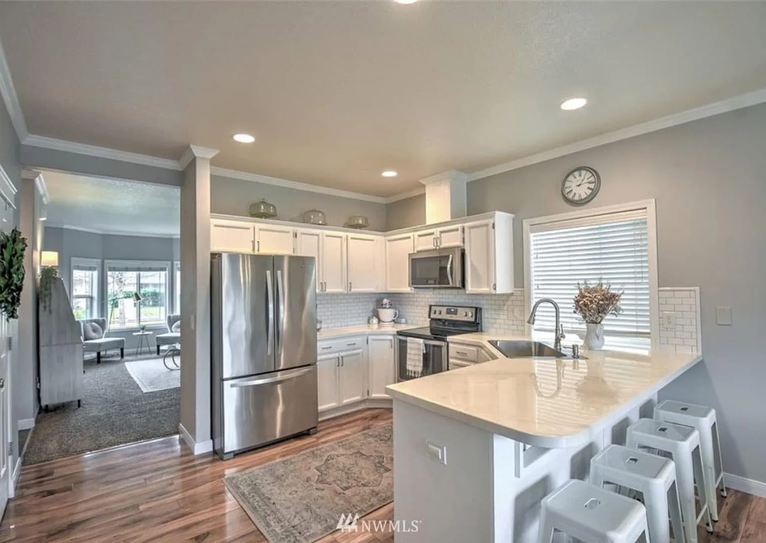 3 bed, 2.5 bath, 1956 sqft, $2,950 — Photo 3