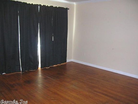 4th image of 209 W 55th St