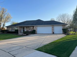 10151 Becket Ct, Mokena, IL 60448