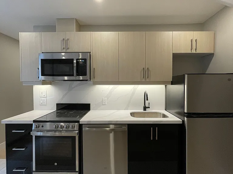 416 Christie St #1 — Photo 6