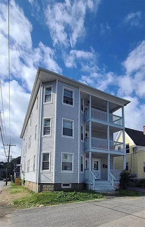 3 bed, 1100 sqft, $1,800 — Photo 1