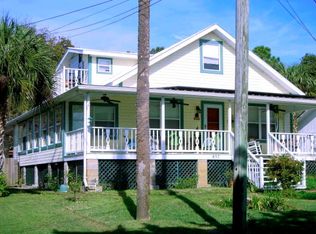 857 4th St, Cedar Key, FL 32625