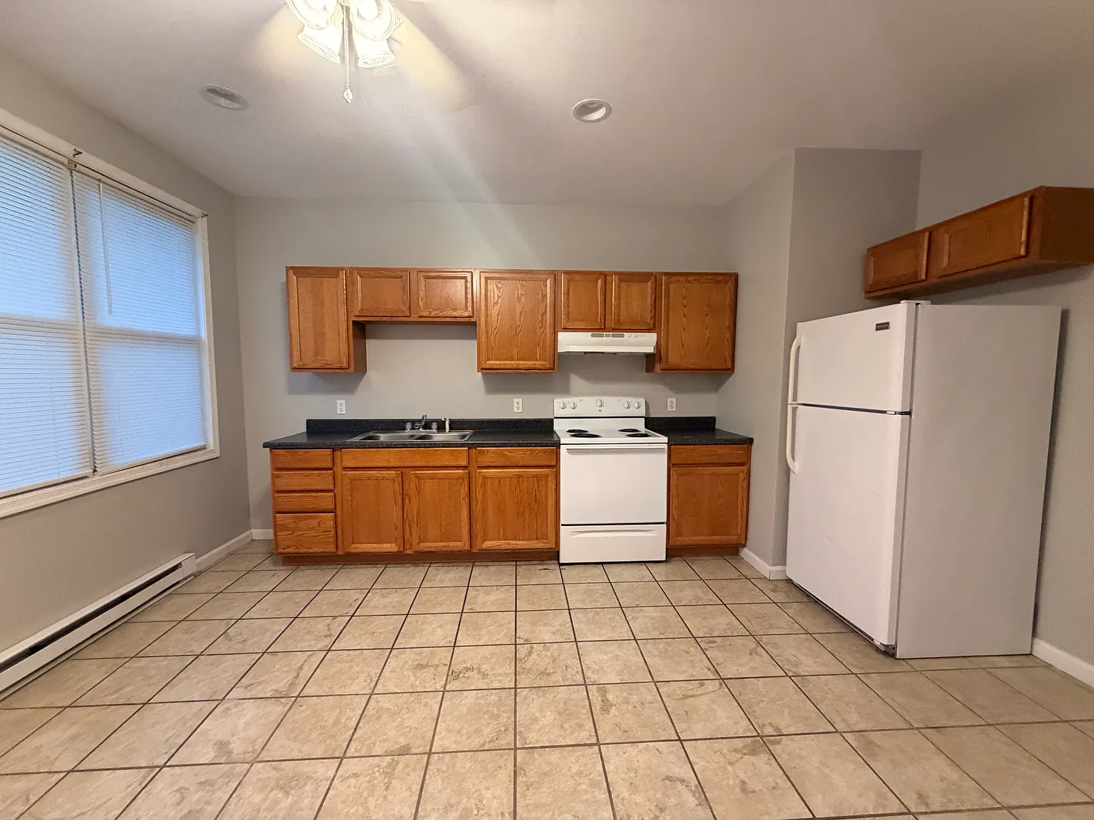 1 bed, 1000 sqft, $999 — Photo 2