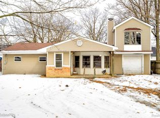 36850 Perry St, Romulus, MI 48174