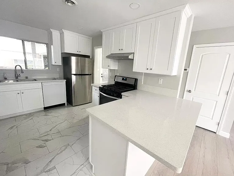 653 E Matchwood Pl — Photo 6