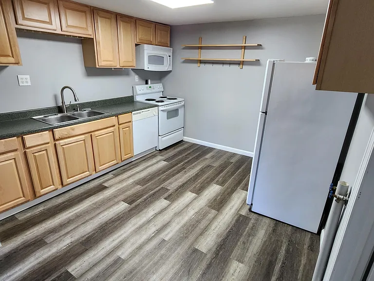 4928 1/2 Myrtle Ave — Photo 2