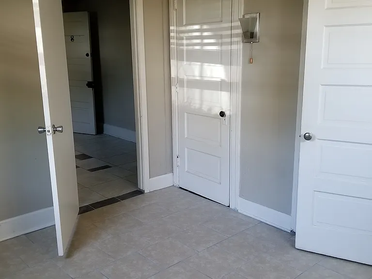 1136 Park Ave #8 — Photo 7