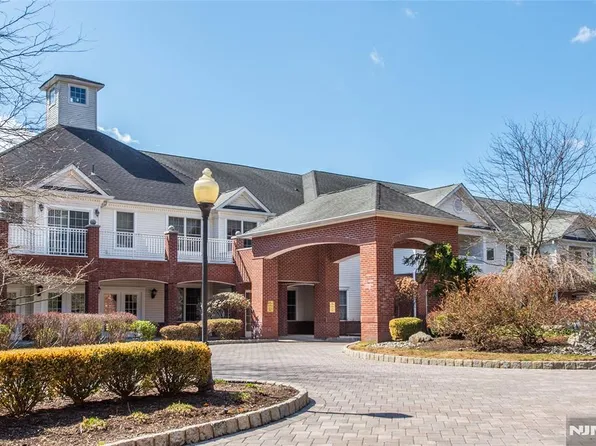 100 Ridgewood Rd APT 212, Township Of Washington, NJ 07676