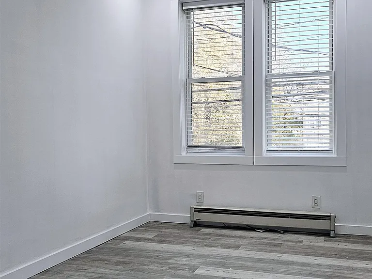 213 Mallory Ave #1 — Photo 12