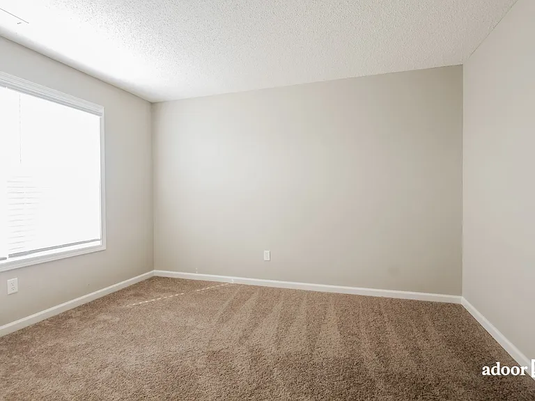 2415 Woodfield Blvd — Photo 11
