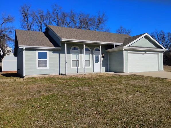 112 E John St, Coffeyville, KS 67337