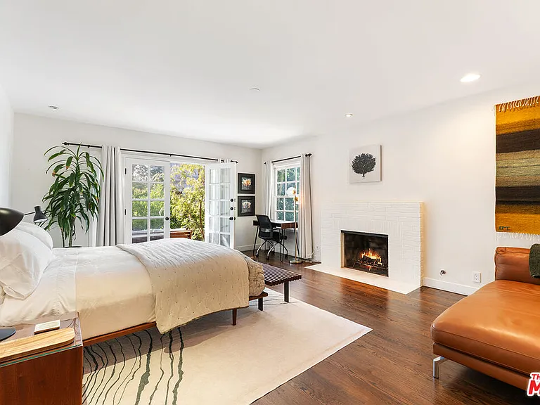 8926 Wonderland Ave — Photo 11