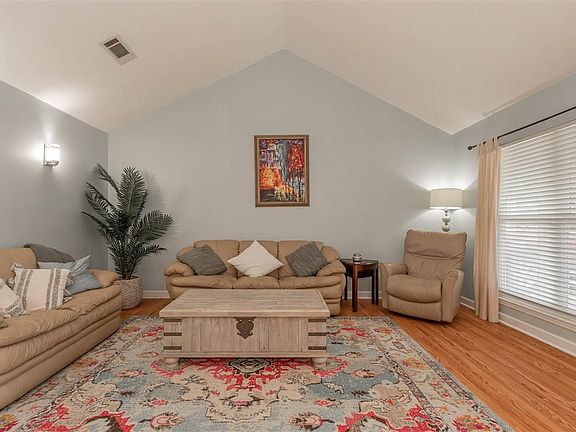 4th image of 7808 Woodpointe Dr