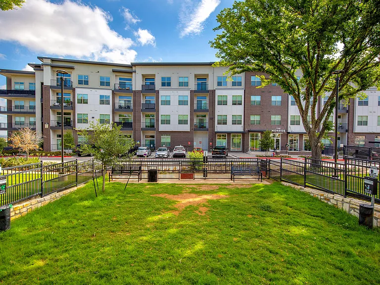 The Monroe Apartments — Photo 47