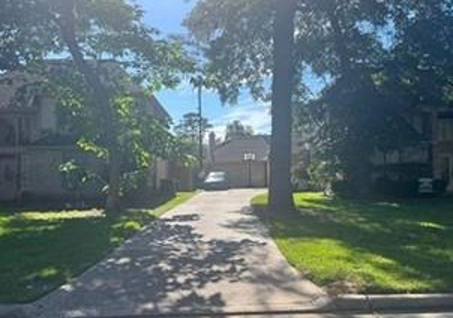 2nd image of 2718 Meadow Tree Ln