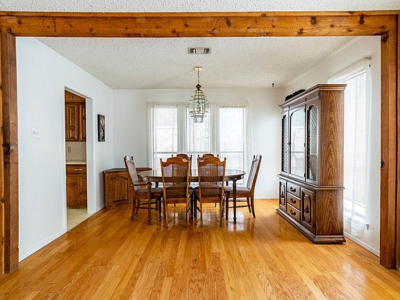 5th image of 3706 Parkwood Dr
