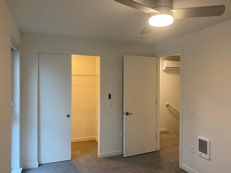 2000 SE Tacoma St #12 — Photo 11