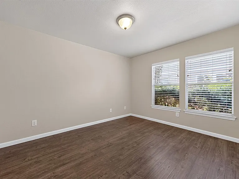 1317 Paige St — Photo 7