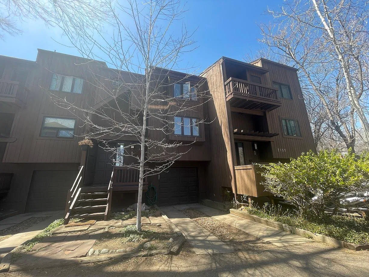 3 bed, 1273 sqft, $4,100 — Photo 1