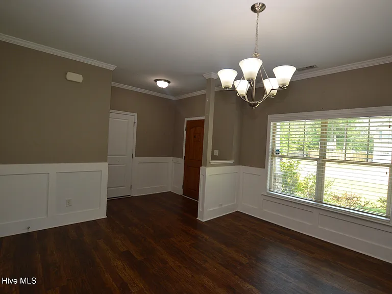 304 Vilas Way S — Photo 3