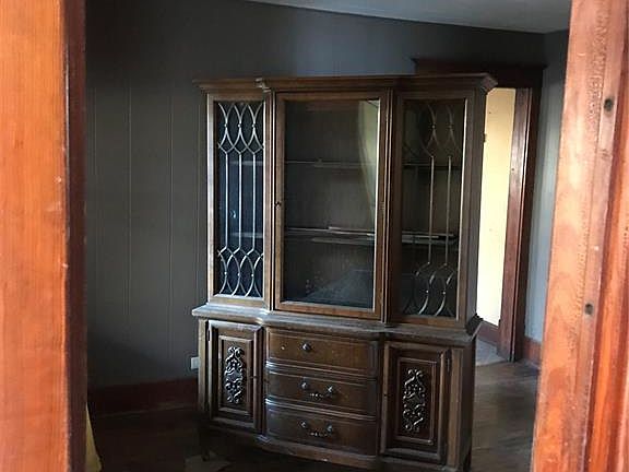 2nd image of 207 W Jones St