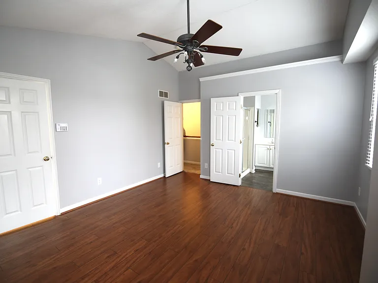 4400 Greensbury Dr — Photo 34