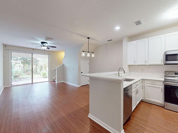 5th image of 6132 Bartram Village Dr