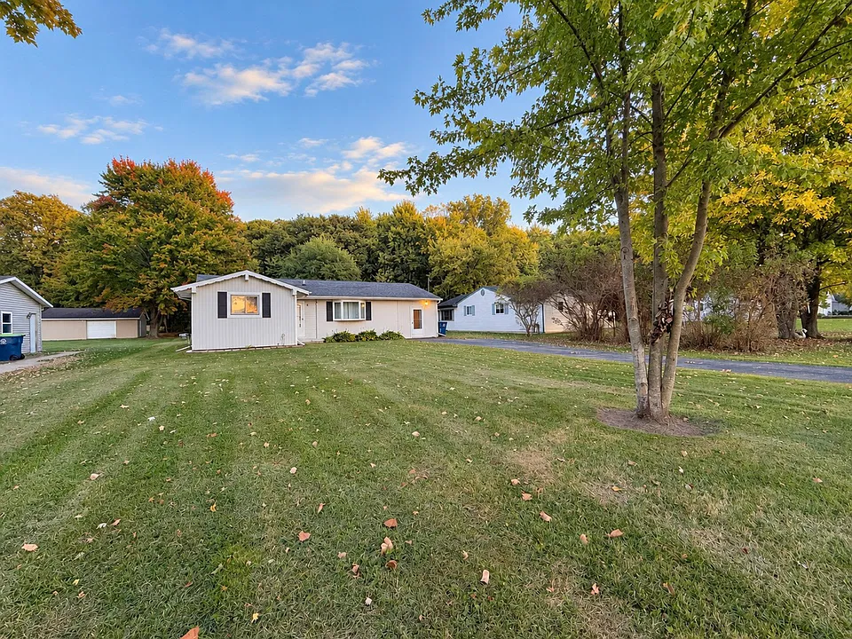 11475 Maple Rd