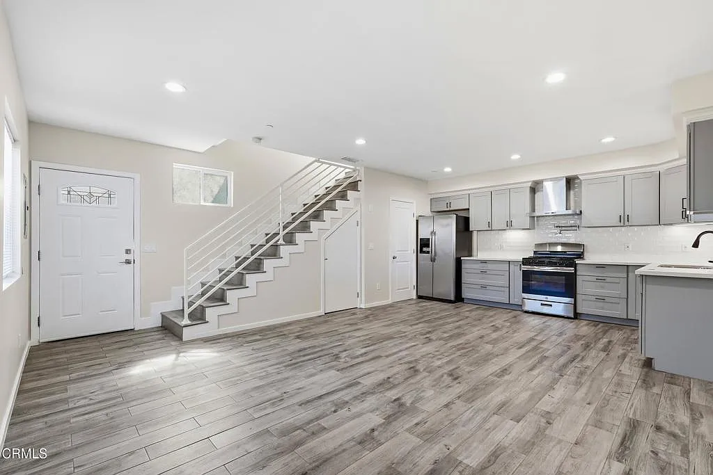 3 bed, 2.0 bath, 1140 sqft, $3,400 — Photo 1