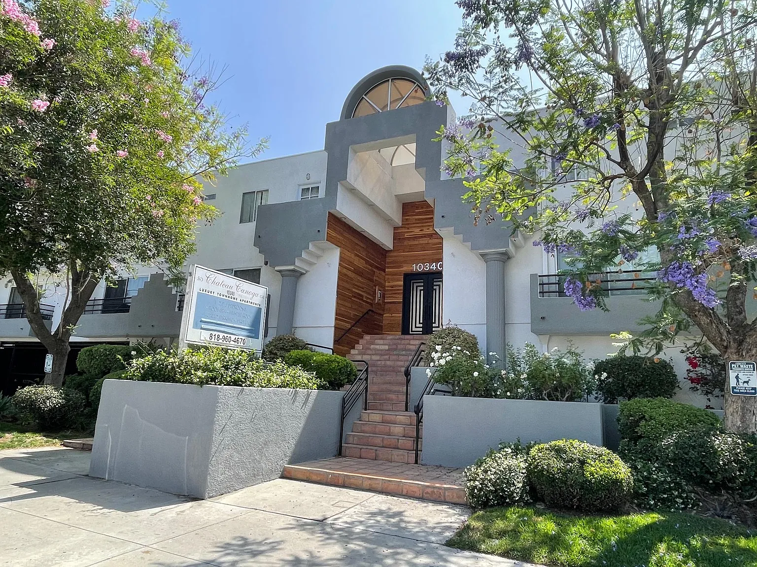 Chateau Canoga Apartments — Photo 2