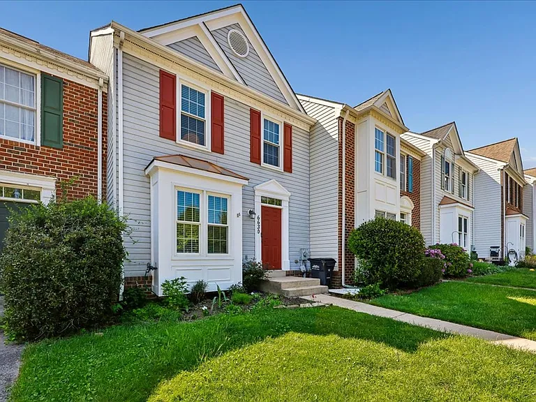 6630 Commodore Ct — Photo 3