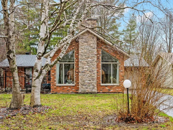 33 Rutherford Cres, Ottawa, ON K2K 1N1