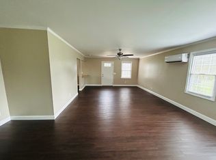 210 Park Ave #B, Clinton, NC 28328