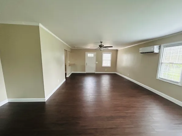 210 Park Ave #B, Clinton, NC 28328