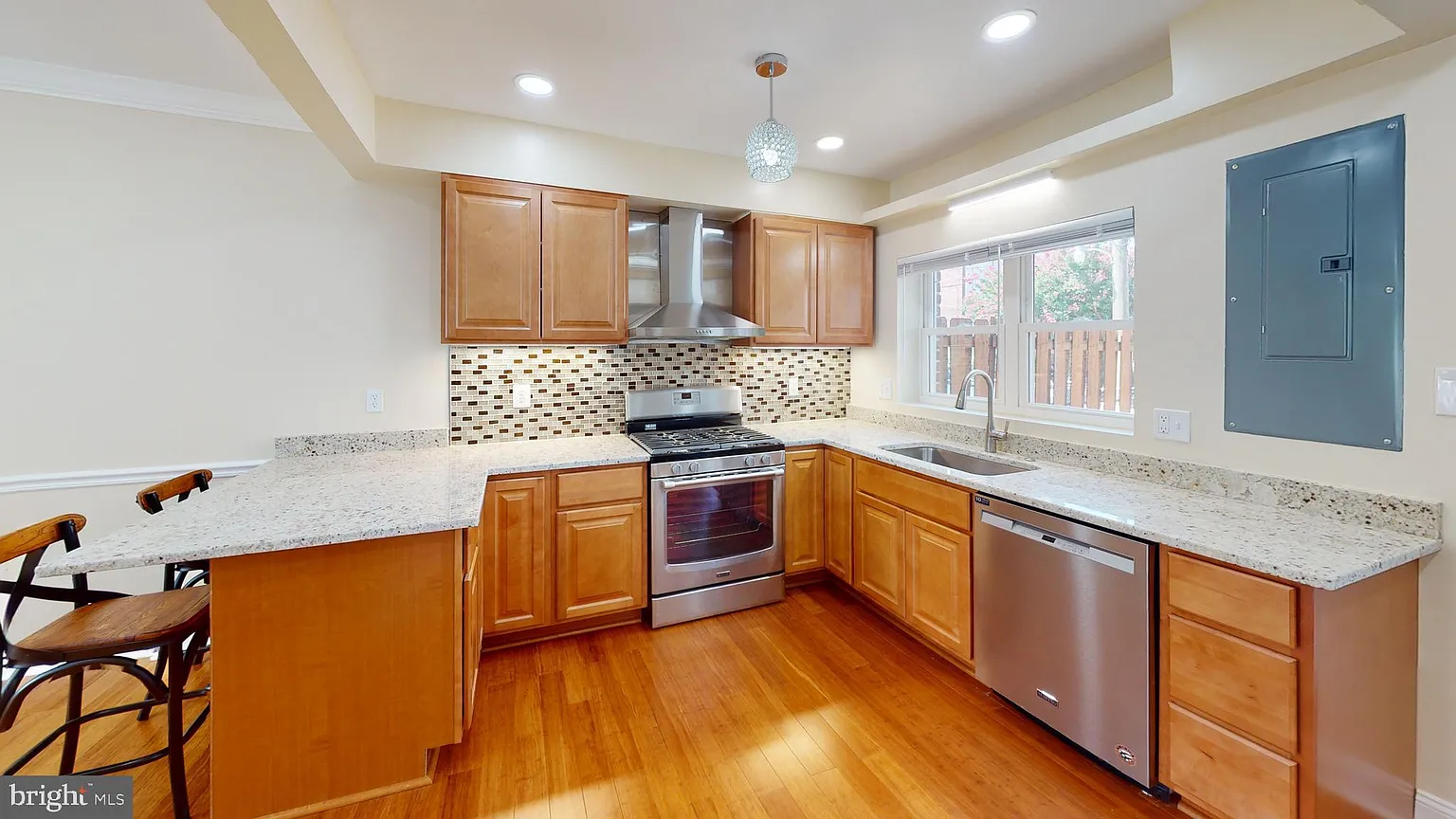 410 36th St NE photo 1
