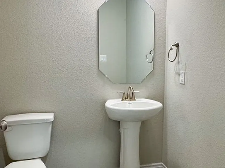 5803 Saint Charles Dr — Photo 11