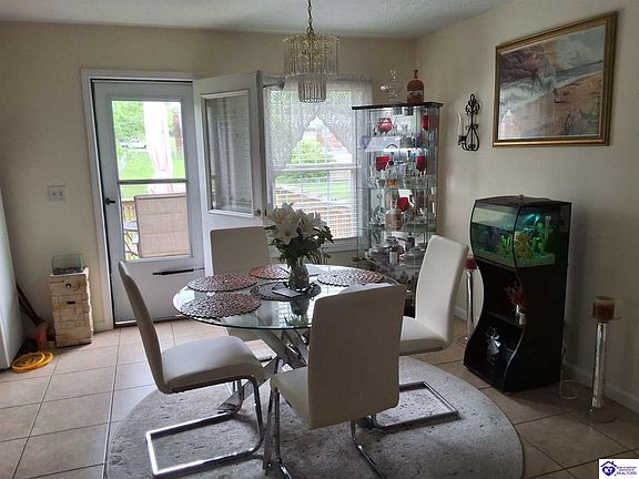 5th image of 553 Charlemagne Blvd