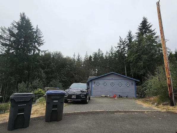 110 E Sea Breeze Dr, Grapeview, WA 98546