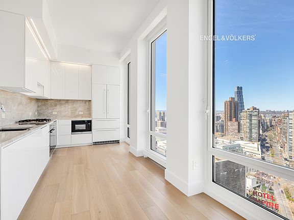 5th image of 15 W 61st St #30B