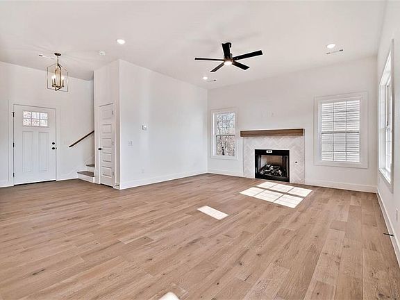 2nd image of 20 S Kirby Dr