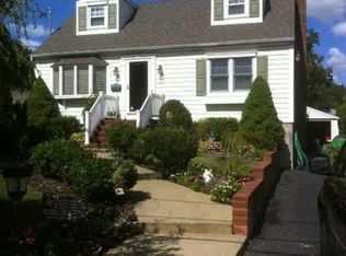 11 Sumner Ave, Merrick, NY 11566