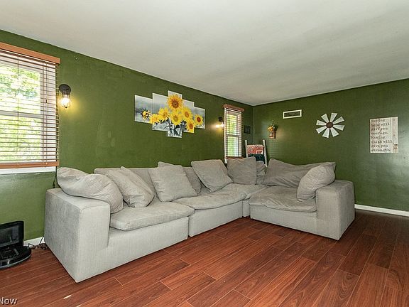 3rd image of 261 E 238th St