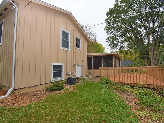 3rd image of 6907 Hillcrest Dr