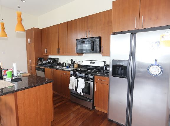 2nd image of 1354 W Augusta Blvd #203