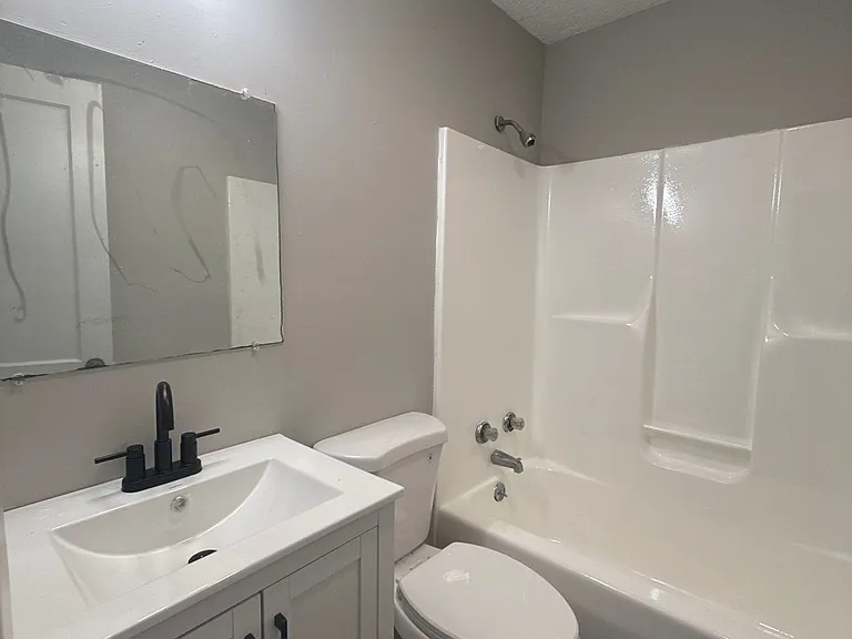 610 E Jefferson St — Photo 2