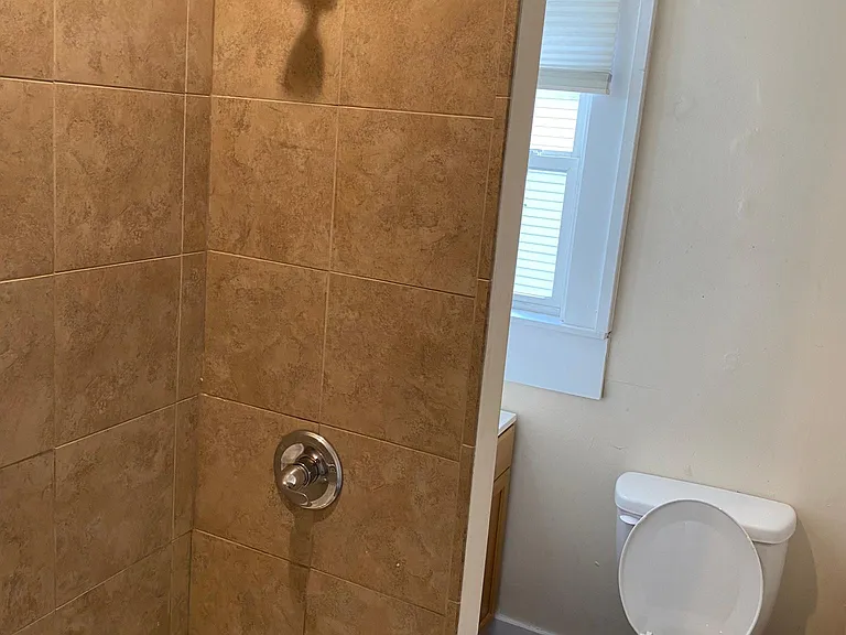 433 E Oakland Ave — Photo 5