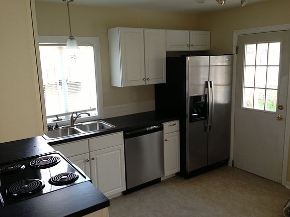 2nd image of 2332 Monroe Ave NE