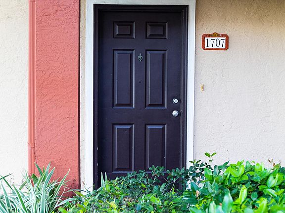 3rd image of 10075 N Gate Pkwy #1707